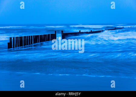 Ostfriesland, Insel Wangerooge, inverno, Strand, Sturm, Buhnen, Wellenbrecher, Foto Stock