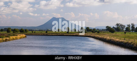 Mount Edgecumbe (Putauaki), vicino a Whakatane, Baia di Planty, Isola del nord, Nuova Zelanda, Pacific Foto Stock