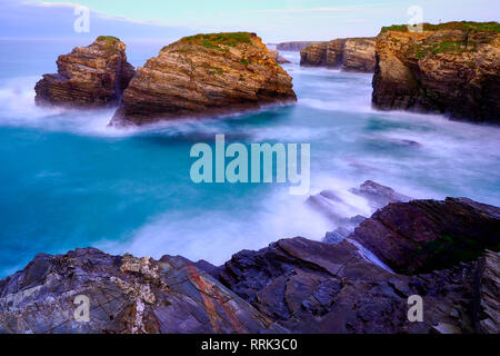 Spiaggia delle cattedrali monumento naturale a Ribadeo,Galicia, Spagna Foto Stock