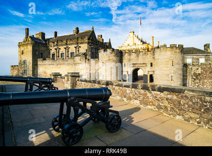 Canoni sui bastioni del Castello di Stirling in Stirling , Scozia, Regno Unito Foto Stock