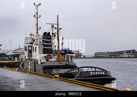 Veterano rimorchiatore Vulcanus (costruito nel 1959) ormeggiate nel porto di Bergen, Norvegia. Foto Stock