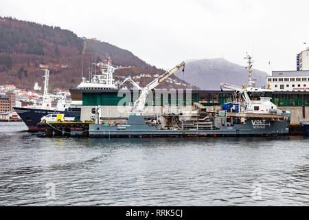 Recipiente di utilità processore Volt nel porto di Bergen, Norvegia Foto Stock