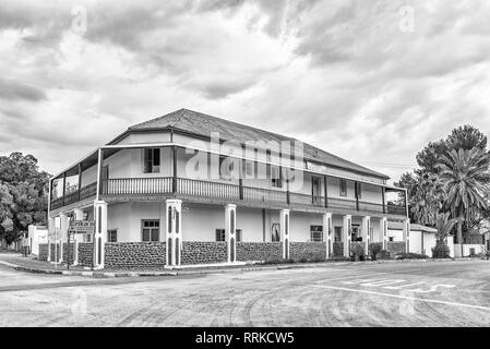 VOSBURG, SUD AFRICA, 1 settembre 2018: la storica Karoo Country Inn in Vosburg nel nord della provincia del Capo. Monocromatico Foto Stock