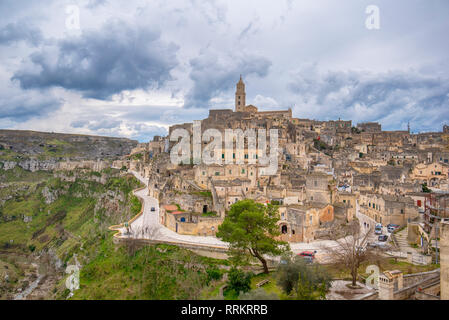 Matera, Basilicata, Italia, paesaggio al giorno della città vecchia (sassi di Matera), Capitale Europea della Cultura 2019 Foto Stock