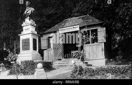 Mozart Wolfgang Amadeus, 27.1.1756 - 5.12.1791, il compositore austriaco, garden house (anche chiamato "Magic Flute casa"), con il monumento di Mozart, Salisburgo, Austria, vista esterna, Additional-Rights-Clearance-Info-Not-Available Foto Stock