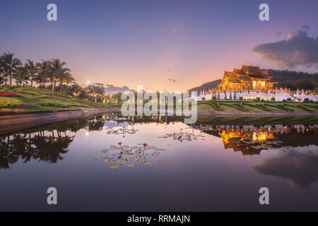 Royal Ratchaphruek Flora Park al tramonto di Chiang Mai Foto Stock