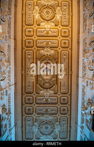 Chiesa di San Francesco di Assisi (Chiesa di San Francesco d'Assisi) all'interno, nel centro storico di Matera, Basilicata, Puglia, Italia Foto Stock