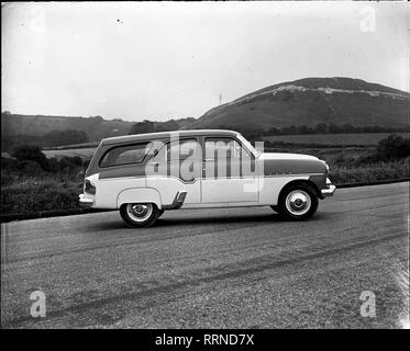 1956 Vauxhall Velox Dormobile Station Wagon da Martin Walter Ltd (Folkestone) - forerunner di Dormobile Ltd Foto Stock