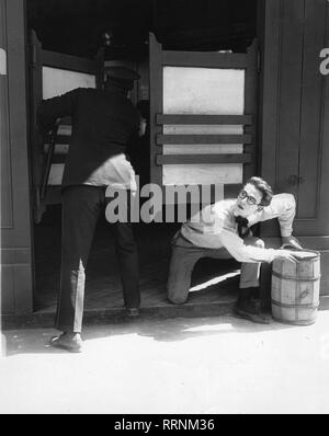 HAROLD LLOYD dalla mano alla bocca 1919 silenzioso aspo due direttori di commedia Alfred J Goulding Hal Roach Rolin Films / Pathe Exchange Foto Stock