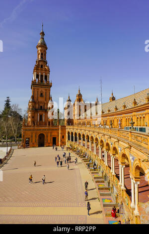 Plaza de España è un ottimo esempio di stile neorinascimentale. Siviglia, Spagna. Foto Stock