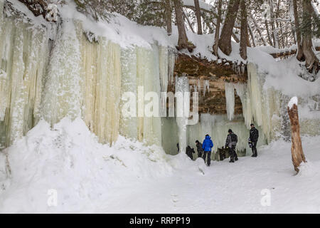 Eben Junction, Michigan - La Eben le grotte di ghiaccio, noto anche come il Rock River Canyon le grotte di ghiaccio. Le grotte sono situate nella roccia River Canyon deserto Foto Stock