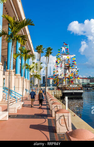 Tampa Riverwalk un sentiero pedonale lungo il fiume Hillsborough in downtown Tampa, Florida. Foto Stock
