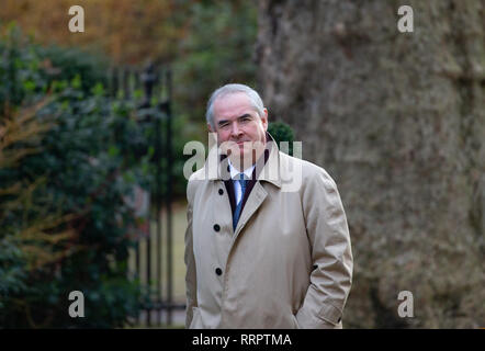 Londra, Regno Unito. 26 Febbraio, 2019. Geoffrey Cox, Procuratore Generale, arriva a Downing Street settimanale per la riunione di gabinetto. Credito: Tommy Londra/Alamy Live News Foto Stock