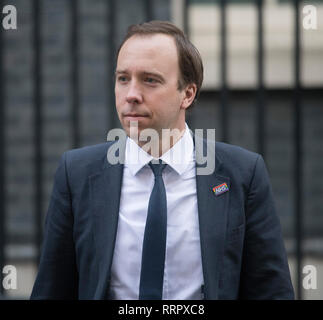 A Downing Street, Londra, Regno Unito. Il 26 febbraio 2019. Matt Hancock, Segretario di Stato per la salute e la cura sociale lascia Downing Street dopo settimanale di riunione del gabinetto. Credito: Malcolm Park/Alamy Live News. Foto Stock