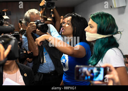 DF - Brasilia - 02/26/2019 - Il Ministro dell Istruzione - Studenti promuovere la dimostrazione, questo Martedì, Febbraio 26, durante una pubblica audizione in Senato con il Ministro della Pubblica Istruzione, Ricardo Velez Rodriguez, per affrontare la scuola senza partito e ideologia di genere. Foto: Mateus Bonomi / AGIF Foto Stock