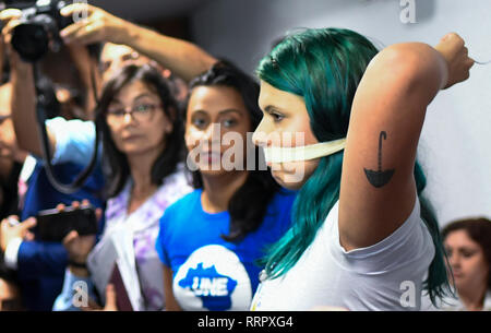 DF - Brasilia - 02/26/2019 - Il Ministro dell Istruzione - Studenti promuovere la dimostrazione, questo Martedì, Febbraio 26, durante una pubblica audizione in Senato con il Ministro della Pubblica Istruzione, Ricardo Velez Rodriguez, per affrontare la scuola senza partito e ideologia di genere. Foto: Mateus Bonomi / AGIF Foto Stock