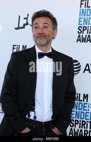 Talal Derki presso gli arrivi per il trentaquattresimo Film lo spirito indipendente Cerimonia di Premiazione - Arrivi 2, Santa Monica Beach, Santa Monica, CA, 23 febbraio 2019. Foto di: Priscilla concedere/Everett Collection Foto Stock