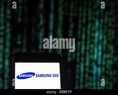 L'Ucraina. 9 Nov, 2018. Samsung logo SDS si vede visualizzato su un telefono intelligente. Credito: Igor Golovniov SOPA/images/ZUMA filo/Alamy Live News Foto Stock