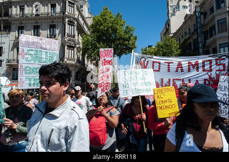 Buenos Aires, Buenos Aires, Argentina. 26 Febbraio, 2019. Le organizzazioni sociali e i lavoratori statali Unione (ATE) protesta contro il Presidente Mauricio Macri piano economico. Credito: Patricio Murphy/ZUMA filo/Alamy Live News Foto Stock