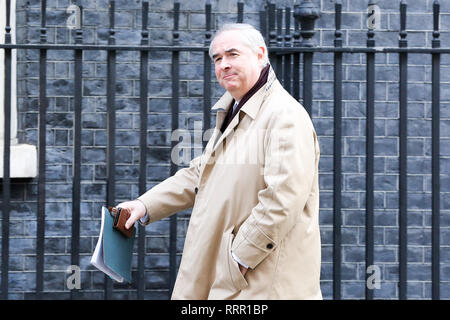 Londra, UK, UK. 26 Febbraio, 2019. Geoffrey Cox - Procuratore Generale è visto al suo arrivo a Downing Street a frequentare il settimanale riunione del gabinetto. Credito: Dinendra Haria/SOPA Immagini/ZUMA filo/Alamy Live News Foto Stock