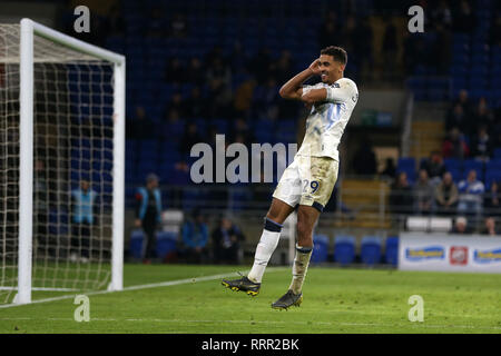 Cardiff, Regno Unito. 26 Febbraio, 2019. Dominic Calvert-Lewin di Everton celebra dopo segna i suoi team obiettivo 3a. Premier League, Cardiff City v Everton al Cardiff City Stadium martedì 26 febbraio 2019. Questa immagine può essere utilizzata solo per scopi editoriali. Solo uso editoriale, è richiesta una licenza per uso commerciale. Nessun uso in scommesse, giochi o un singolo giocatore/club/league pubblicazioni. pic da Andrew Orchard/Andrew Orchard fotografia sportiva/Alamy Live news Credito: Andrew Orchard fotografia sportiva/Alamy Live News Foto Stock