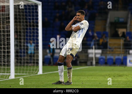 Cardiff, Regno Unito. 26 Febbraio, 2019. Dominic Calvert-Lewin di Everton celebra dopo segna i suoi team obiettivo 3a. Premier League, Cardiff City v Everton al Cardiff City Stadium martedì 26 febbraio 2019. Questa immagine può essere utilizzata solo per scopi editoriali. Solo uso editoriale, è richiesta una licenza per uso commerciale. Nessun uso in scommesse, giochi o un singolo giocatore/club/league pubblicazioni. pic da Andrew Orchard/Andrew Orchard fotografia sportiva/Alamy Live news Credito: Andrew Orchard fotografia sportiva/Alamy Live News Foto Stock