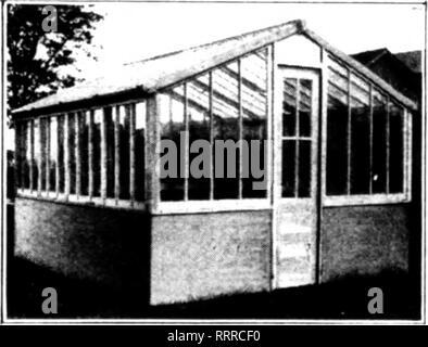 . Fioristi' review [microformati]. Floricoltura. Provare un po' di giardinaggio uiitUr. Una piccola serra economica fatta di luce solare a doppia anta in vetro che PREFERIRESTI AVERE? La luce del sole a doppia anta in vetro del corso. ItVill pagare voi per esaminare tali anta per voi stanno perdendo denaro ogni giorno si sono senza di loro. Gel il nostro libero eatalog. Jinrlnse, se lo si desidera, ^C per timbri per il prof. Massey disponibile opuscolo su l'uso di telai a freddo aud piccole serre. La luce del sole a doppia anta in vetro CO. 948 E. Broadway, Louisville, KY.. Si prega di notare che queste immagini vengono estratte dalla pagina sottoposta a scansione le immagini che potrebbero Foto Stock