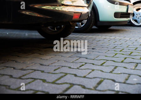 Perdita di olio da una vecchia auto Foto Stock