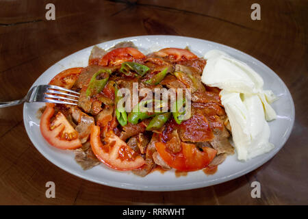 Tradizionale turca Iskender kebab Foto Stock