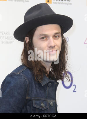 Jul 03, 2015 - Londra, Inghilterra, Regno Unito - Nordoff Robbins O2 Silver Clef Awards 2015, Grosvenor House Hotel Foto Mostra: James Bay Foto Stock