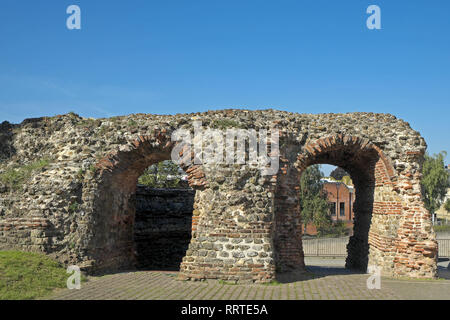 Balkerne Gate, Colchester, Essex, UK. Un gateway romano in il muro della città Foto Stock