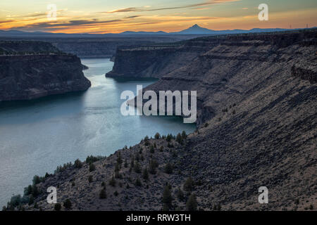 Nord America, America, Americana, Pacific Northwest, Oregon, Jefferson county, Cove stato Palisades Park, Lago di Billy Shinook, confluenza dell'uncino Foto Stock