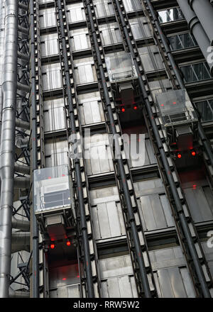 Lloyds Building ascensori, London, Regno Unito Foto Stock