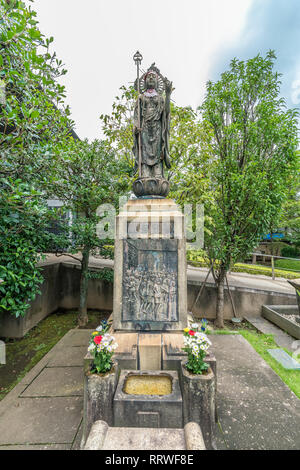 Yanaka, Tokyo, Giappone - 18 agosto 2017: Gakudo Shugo Jizo statua di Tennoji tempio, setta Tendai del buddhismo. Foto Stock