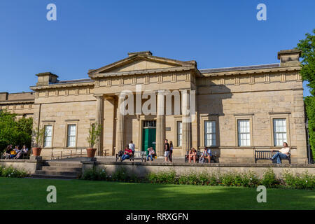 Il museo dello Yorkshire visto dal Museo Giardini nella città di York, North Yorkshire, Regno Unito. Foto Stock