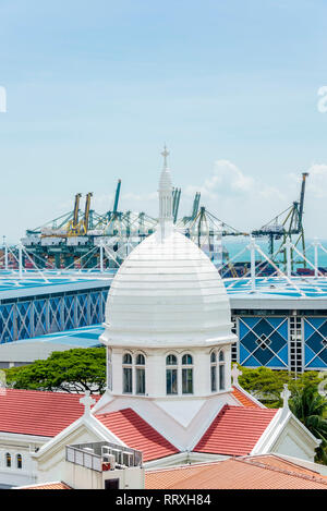 Chiesa di Santa Teresa esterno Romano Cattolica cupola bizantina architettura, in Bukit Purmei Singapore 2019 affacciato Tanjong Pagar Port Foto Stock