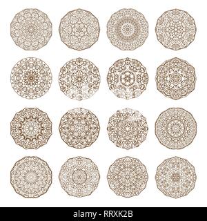 Un set di circolare modelli in pizzo. Mandala isolati su sfondo bianco. Elementi per il taglio laser. Illustrazione Vettoriale. Illustrazione Vettoriale
