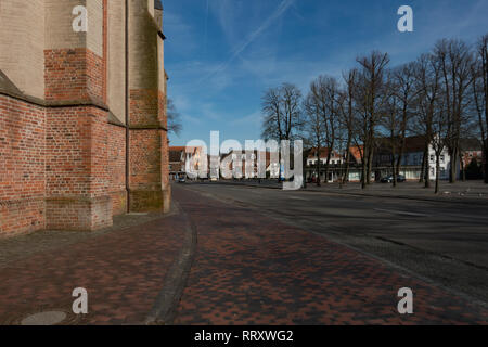 San Ludger la chiesa con la piazza del mercato. Norden. Frisia orientale. Bassa Sassonia. Germania. Foto Stock