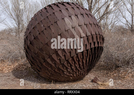 Arte pubblica scultura di Colette Hosmer: "Pesce Globe,' Tingley Beach, Albuquerque, Nuovo Messico Foto Stock