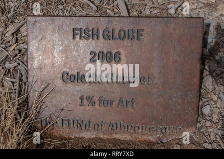 Arte pubblica scultura di Colette Hosmer: "Pesce Globe,' Tingley Beach, Albuquerque, Nuovo Messico Foto Stock