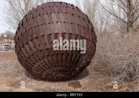 Arte pubblica scultura di Colette Hosmer: "Pesce Globe,' Tingley Beach, Albuquerque, Nuovo Messico Foto Stock