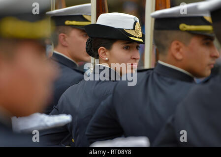 Buenos Aires, Argentina - 11 LUG 2016: membri dell'Argentina di forze aeree presso la parata militare durante le celebrazioni del bicentenario Foto Stock