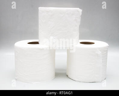 Tre pile di carta igienica Foto Stock