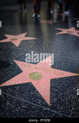 L'Hollywood Walk of Fame comprende più di 2,600 stelle di terrazzo a cinque  punte e ottone incorporate nei marciapiedi di Hollywood Boulevard Foto  stock - Alamy