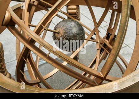 Un dettaglio degli asiatici, Coreano, sfera armillare in Seoul. Foto Stock