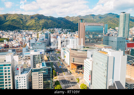 Kobe, Giappone - 1 Ottobre 2018 : Kobe Sannomiya station e il paesaggio urbano moderno Foto Stock