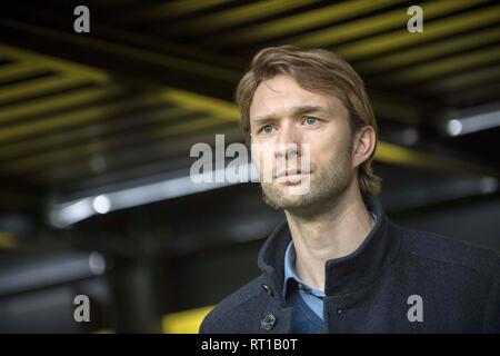 Dortmund, Deutschland. 24 Febbraio, 2019. Simon ROLFES (LEV, Gioventù e sviluppo Manager) Soccer 1.Bundesliga, 23.Spieltag, Borussia Dortmund (DO) - Bayer 04 Leverkusen (LEV) 3: 2, su 24.02.2019 a Dortmund/Germania. ## DFL regolamenti vietano qualsiasi uso di fotografie come sequenze di immagini e/o quasi-video ## | Utilizzo di credito in tutto il mondo: dpa/Alamy Live News Foto Stock