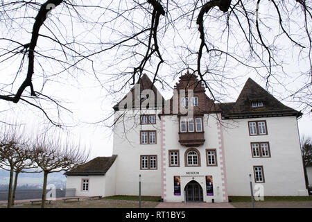 13 febbraio 2019, Bassa Sassonia, Fürstenberg: vista esterna del complesso del palazzo della manifattura di porcellane Fürstenberg sul Weser. Il complesso del castello ospita il solo museo delle porcellane in Germania settentrionale. Foto: Swen Pförtner/dpa Foto Stock