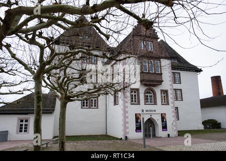 13 febbraio 2019, Bassa Sassonia, Fürstenberg: vista esterna del complesso del palazzo della manifattura di porcellane Fürstenberg sul Weser. Il complesso del castello ospita il solo museo delle porcellane in Germania settentrionale. Foto: Swen Pförtner/dpa Foto Stock