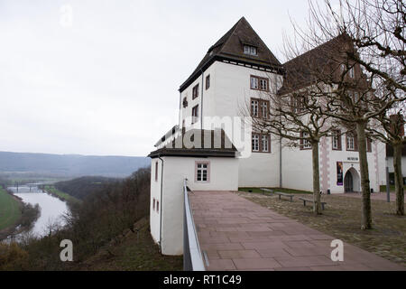 13 febbraio 2019, Bassa Sassonia, Fürstenberg: vista esterna del complesso del palazzo della manifattura di porcellane Fürstenberg sul Weser. Il complesso del castello ospita il solo museo delle porcellane in Germania settentrionale. Foto: Swen Pförtner/dpa Foto Stock